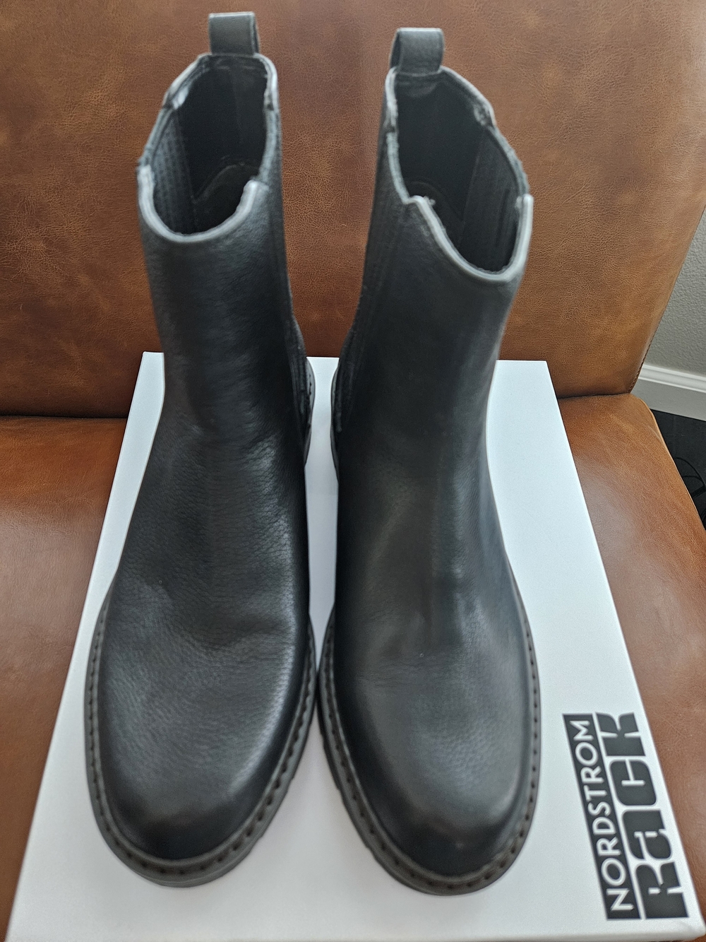 Nordstrom Women’s Black Leather Chelsea Boots Size 6